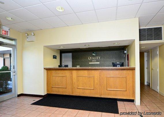 Quality Inn East Haven - New Haven Interiør billede